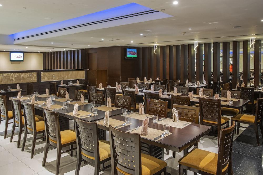 Asiana Hotel Дубай Экстерьер фото The interior of a typical buffet restaurant
