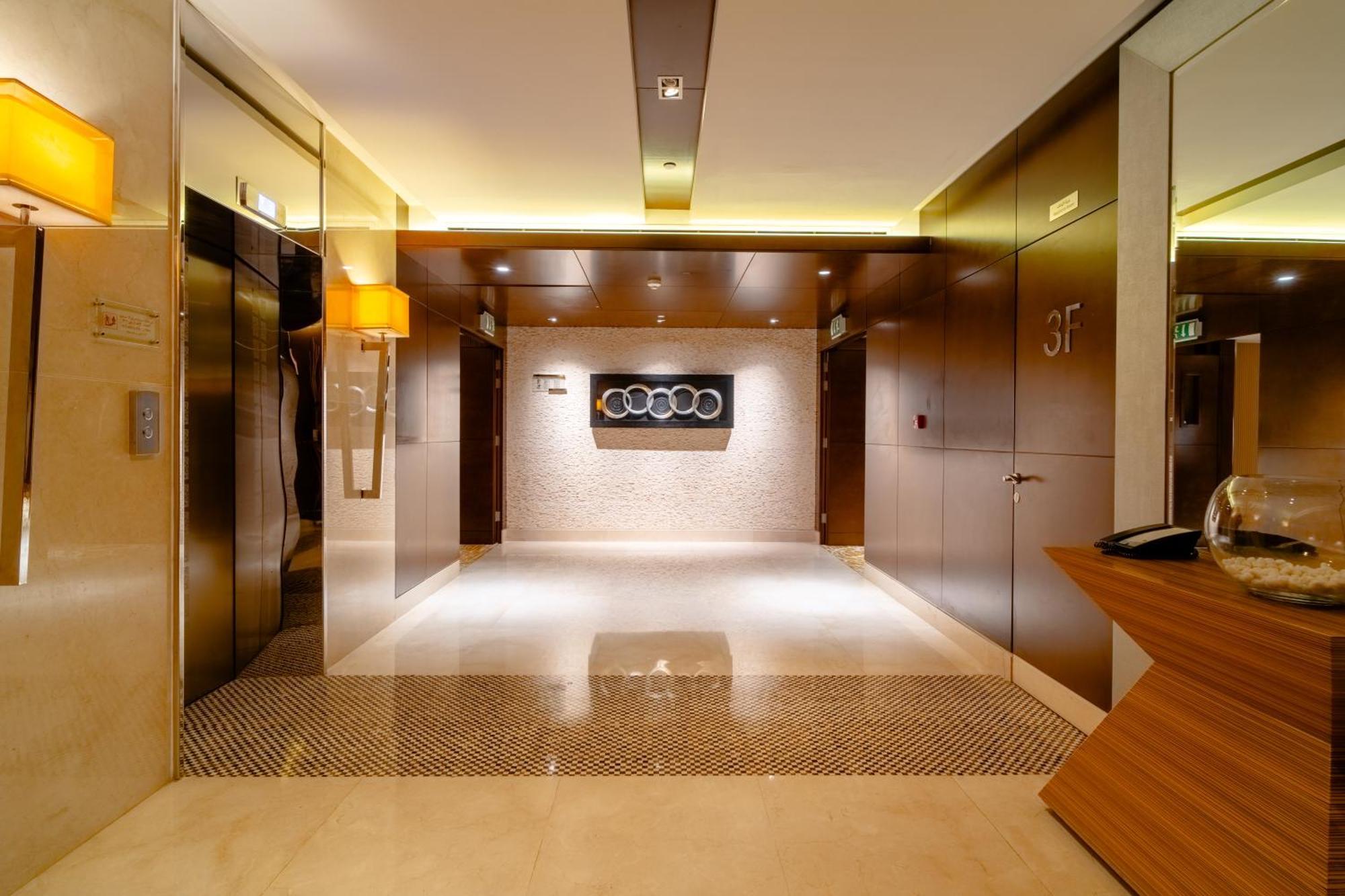 Asiana Hotel Дубай Экстерьер фото The lobby of the Audi Centre London