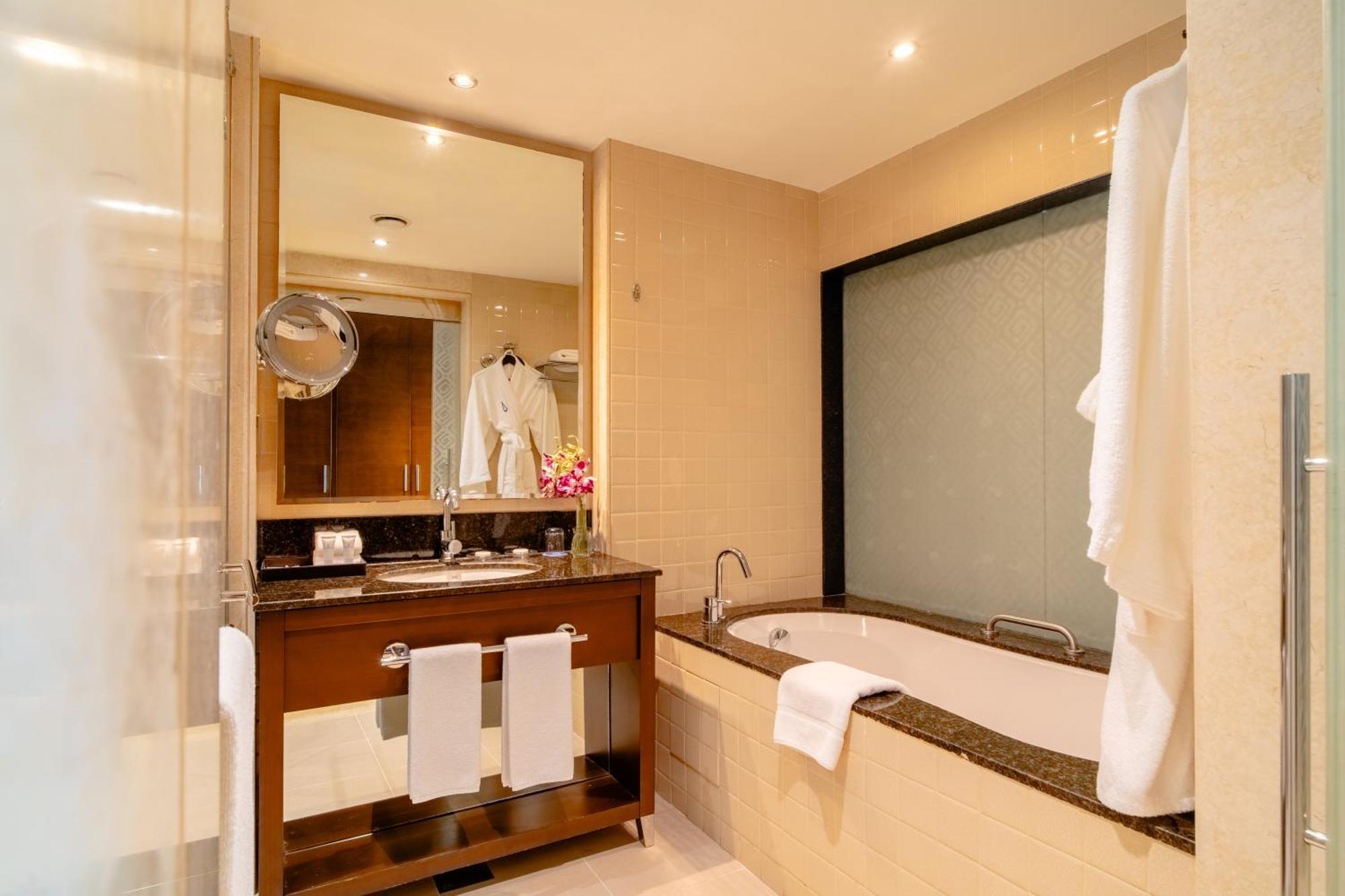 Asiana Hotel Дубай Экстерьер фото Bathroom