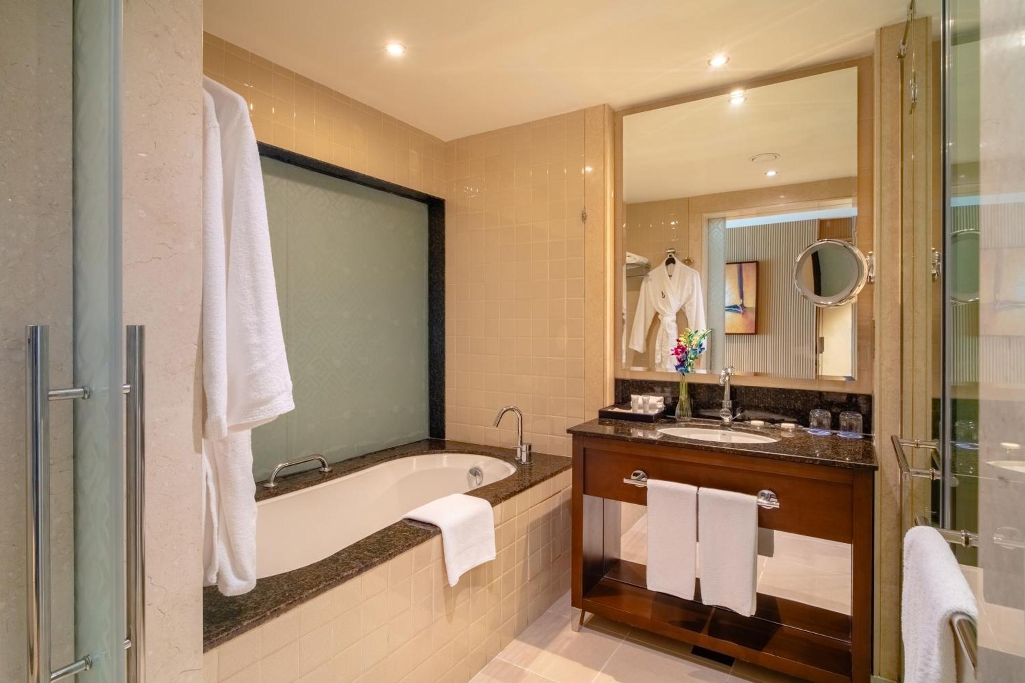 Asiana Hotel Дубай Экстерьер фото A bathroom in a hotel