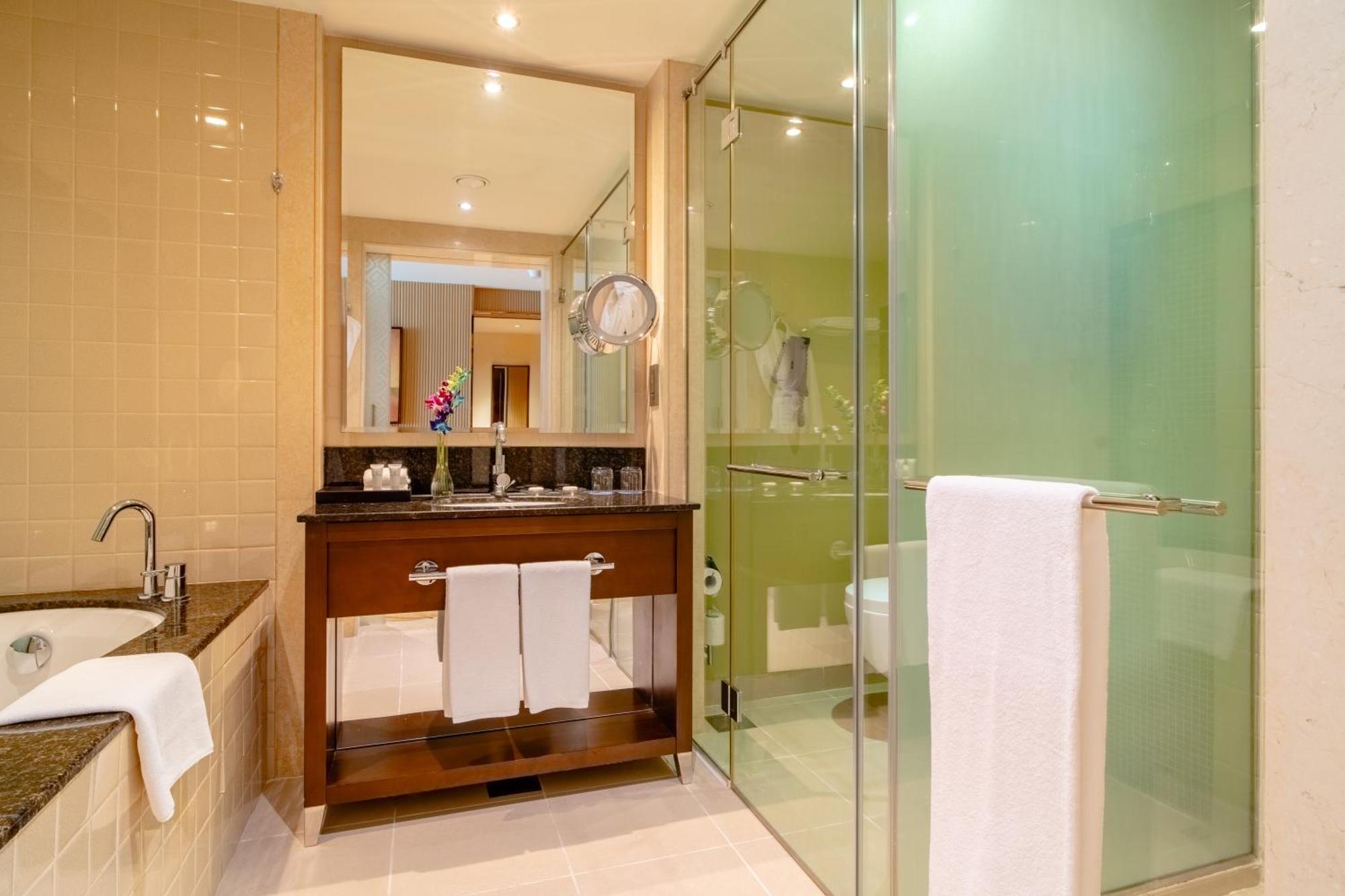 Asiana Hotel Дубай Экстерьер фото A bathroom in a hotel